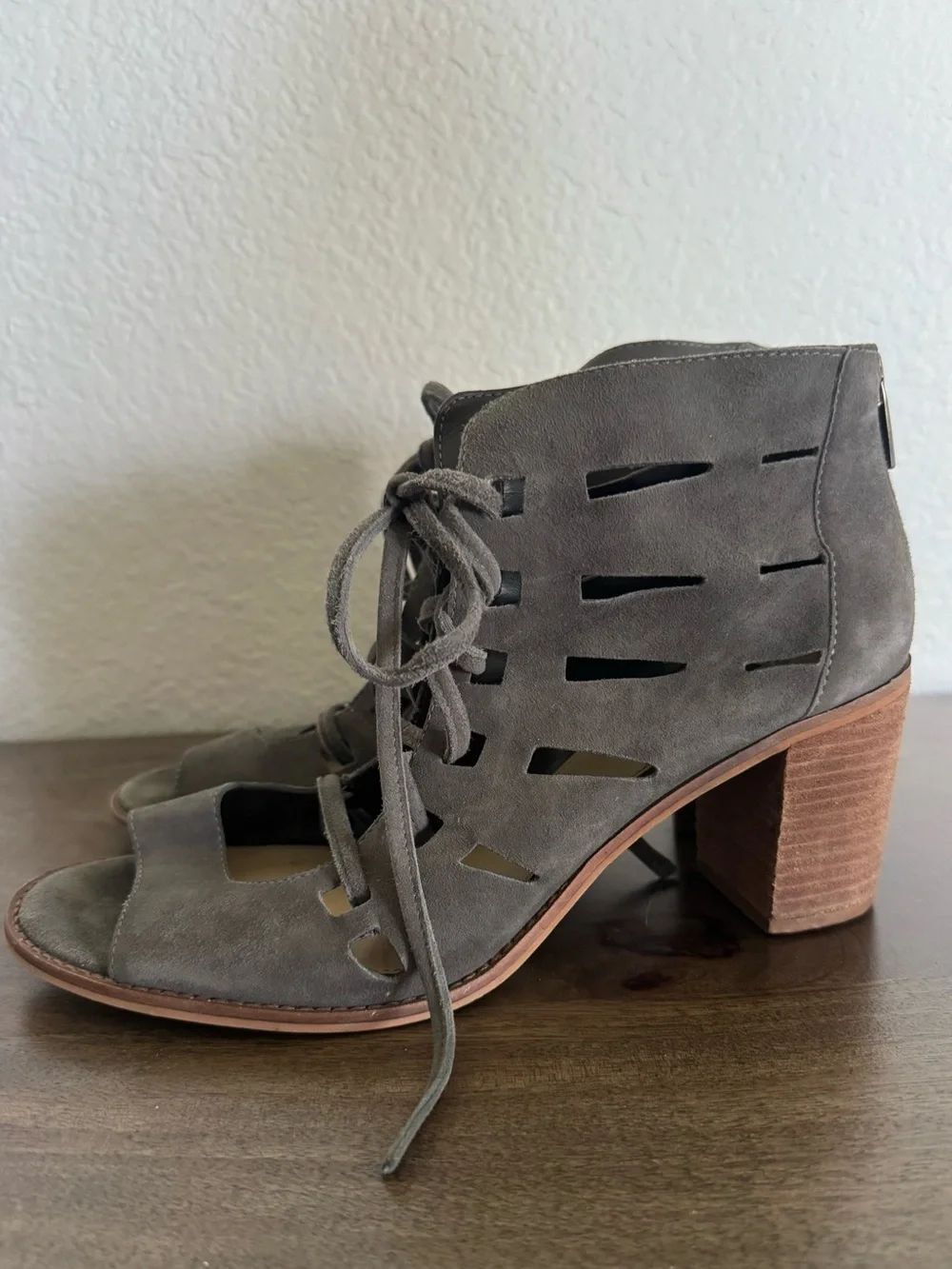 Vince Camuto Suede Leather Gray Cutout Sandal Heels 9.5